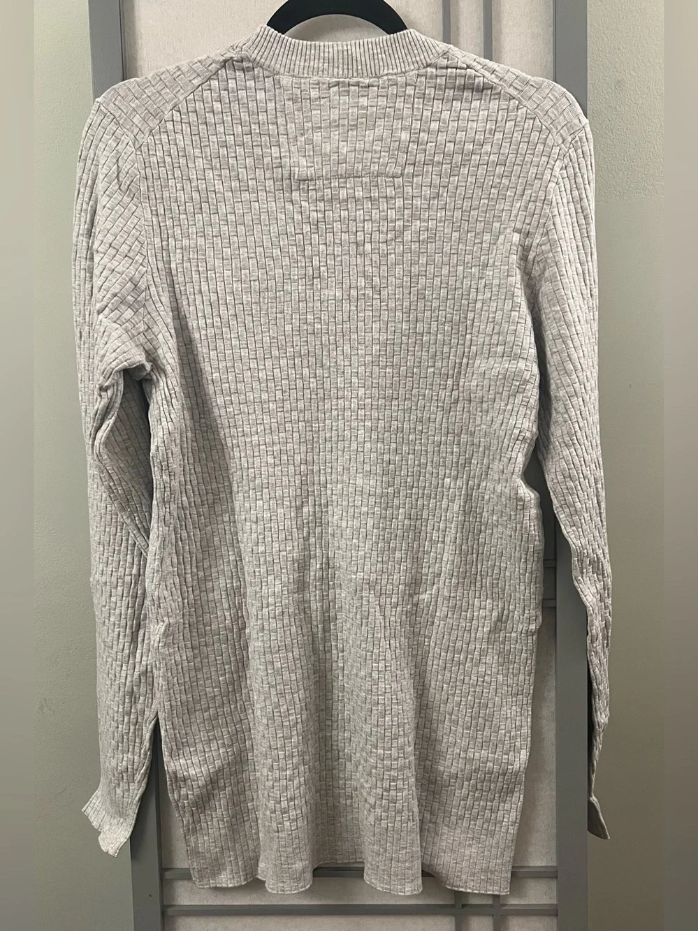 NWT Kenneth Cole Gray Long Sleeve V-Neck Sweater Thin Men’s Size Medium Slim Fit